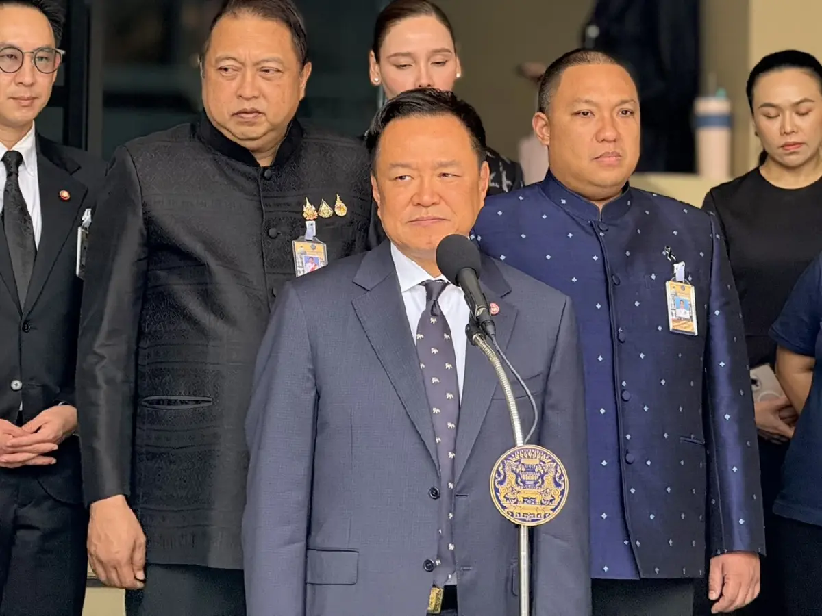 อนุทิน ชาญวีรกูล นายกรัฐมนตรี และ รัฐมนตรีว่าการกระทรวงมหาดไทย 