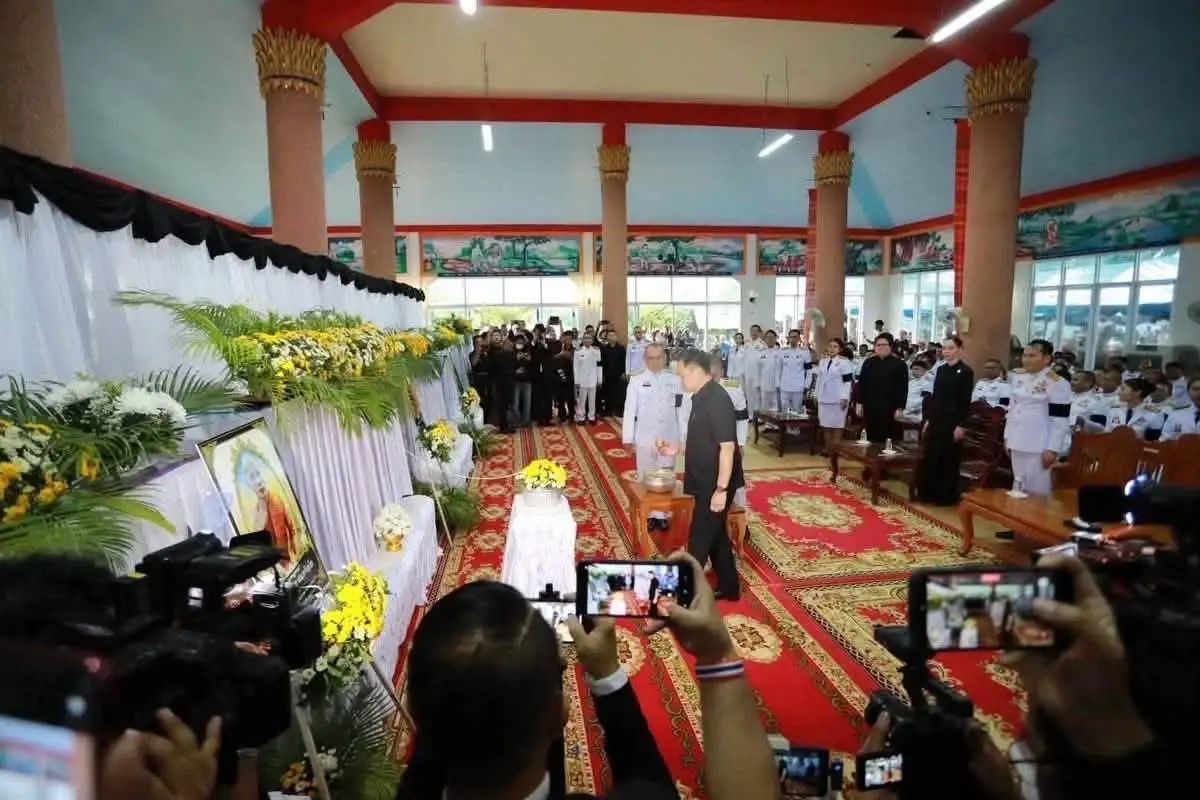 "นายกฯ" ร่วมพิธีพระราชทานน้ำหลวงสรงศพ พระภิกษุถูกรถชนมรณภาพ