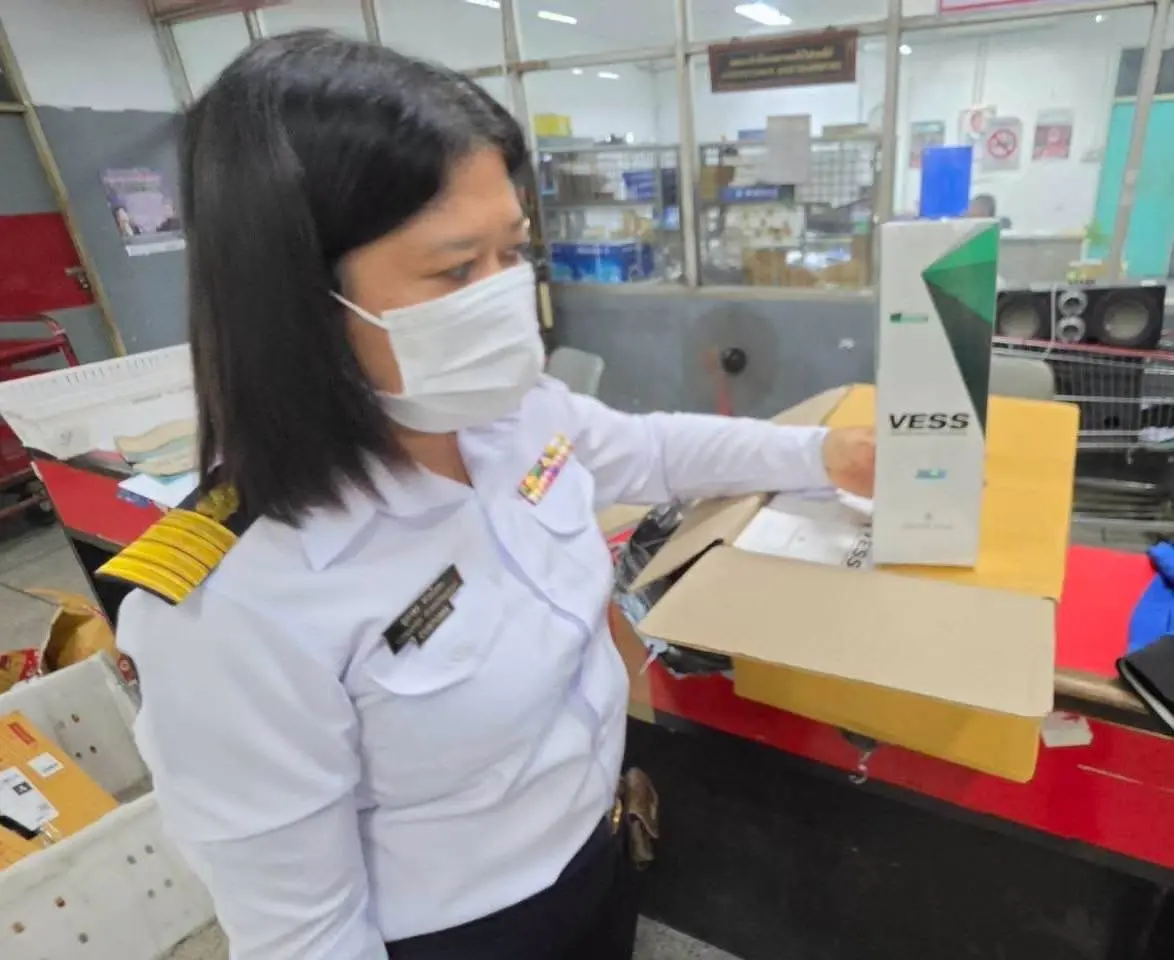 "ศุลกากรช่องจอม" จับมือ "ไปรษณีย์โคราช" ลุย "10 วัน 10 คืน" ยึดบุหรี่เถื่อน 5,000 แท่ง ทะลุ 5 ล้านบาท
