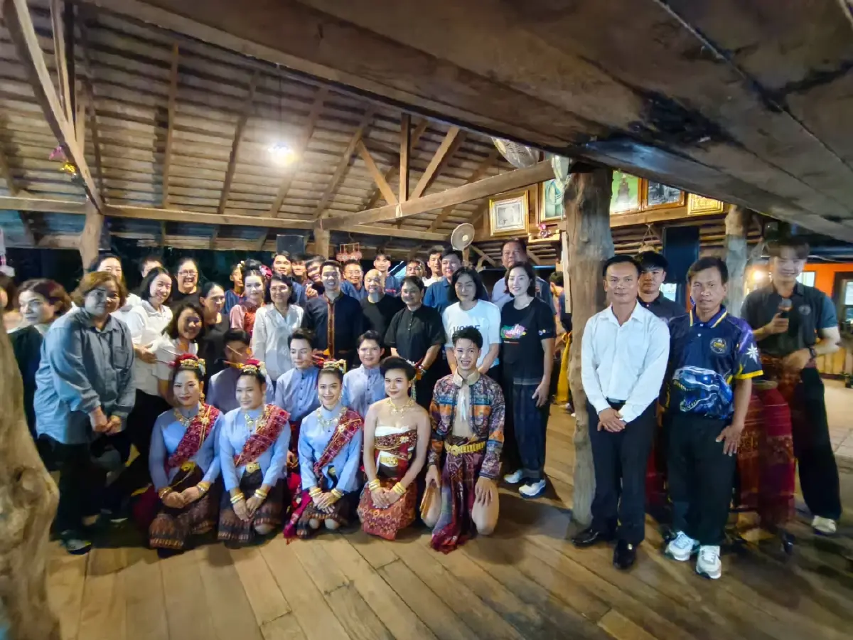 การแสดงของเยาวชนจาก ‘วงศรีศิลป์ถิ่นโปงลาง’