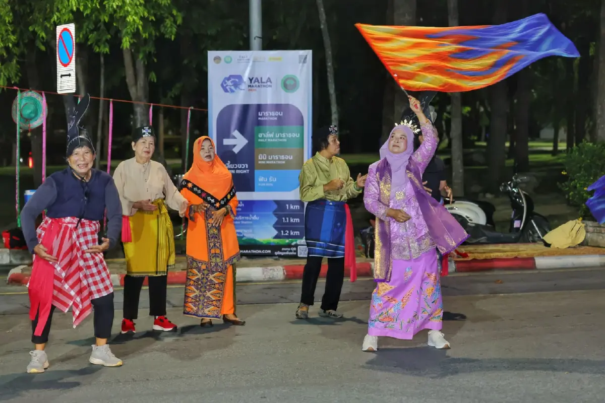 ยิ่งใหญ่สมศักดิ์ศรี! "ยะลามาราธอน 2026" ปิดฉากสุดประทับใจ นักวิ่งกว่า 8,500 ชีวิตตบเท้าลงสนาม นายกนครยะลา ชูผังเมืองสวย หนุนเศรษฐกิจใต้โตยั่งยืน