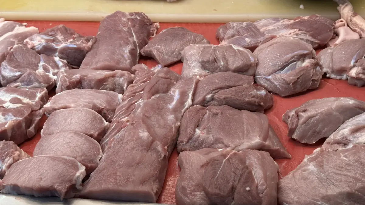 แม่ค้าหน้าเขียง ยอมตรึงราคา หลังหมูหน้าฟาร์มราคาพุ่ง