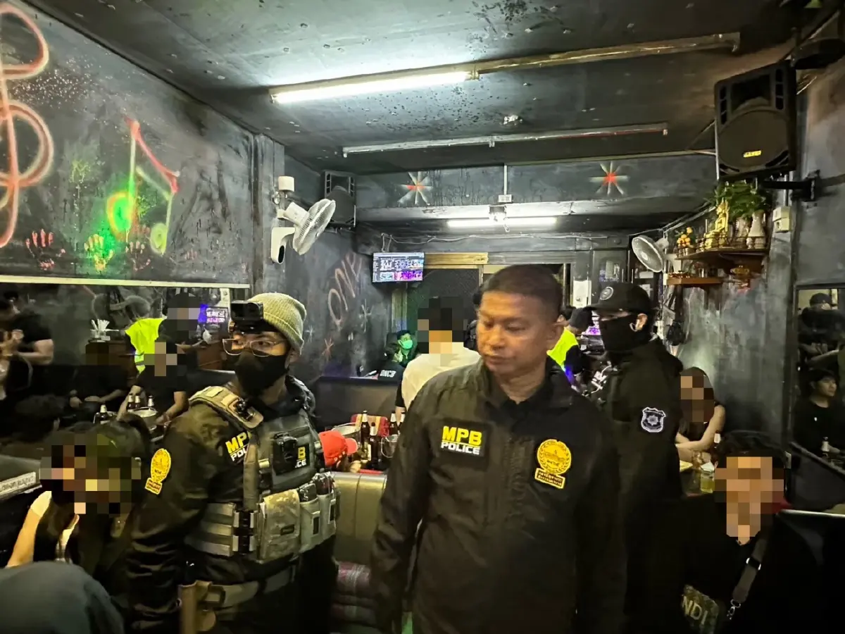 บช.น. ร่วม ป.ป.ส. บุกทลายผับลับห้วยขวาง อำพรางร้านเกมเน้นขายยา ไร้ทางหนีไฟ