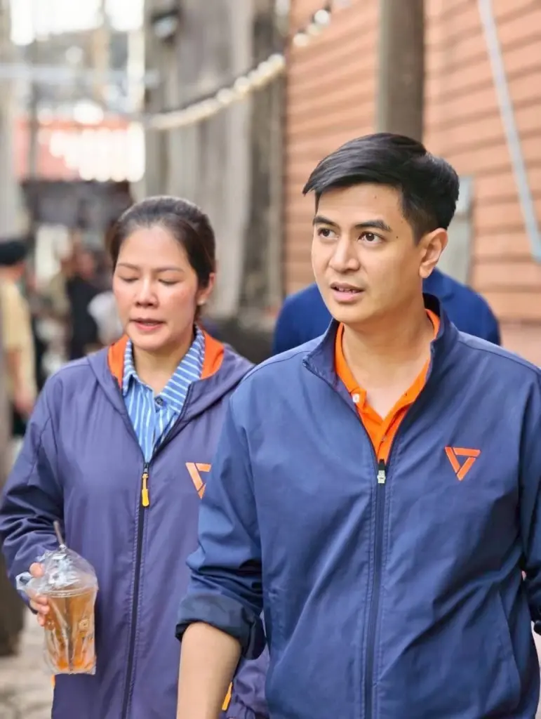 นายพริษฐ์ วัชรสินธุ สส.บัญชีรายชื่อ พรรคประชาชน ในฐานะประธานวิปฝ่ายค้าน 