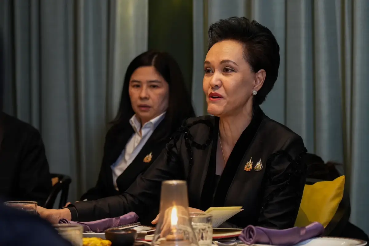 นางศุภจี สุธรรมพันธุ์ รองนายกรัฐมนตรี และ รมว.พาณิชย์ 