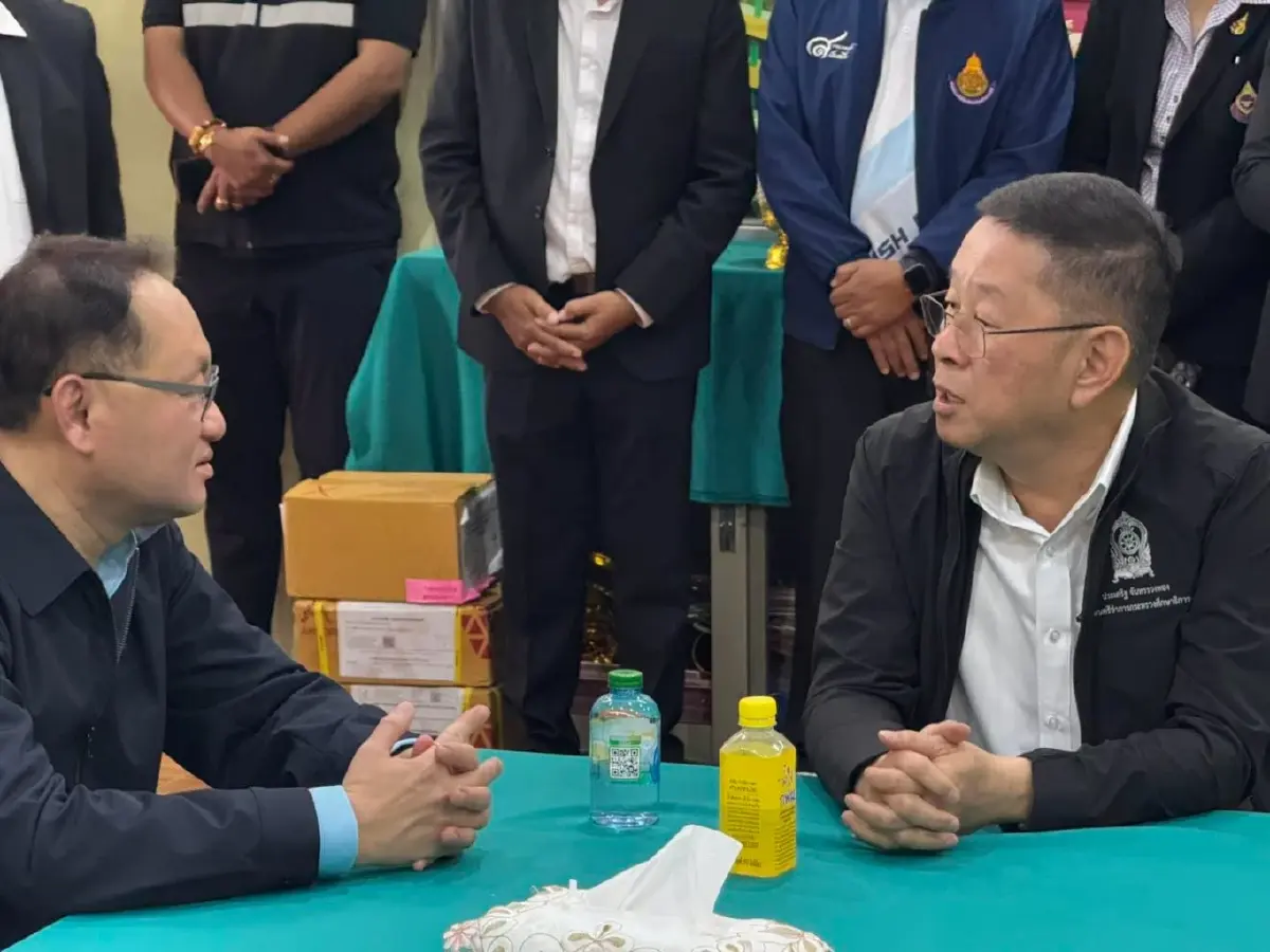 นายประเสริฐ จันทรรวงทอง รัฐมนตรีว่าการกระทรวงศึกษาธิการ 