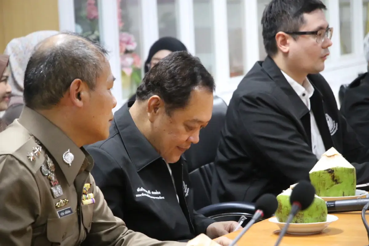 พ.ต.อ.ทวี สอดส่อง กรรมาธิการและที่ปรึกษา อดีตรัฐมนตรีว่าการกระทรวงยุติธรรม และหัวหน้าพรรคประชาชาติ 