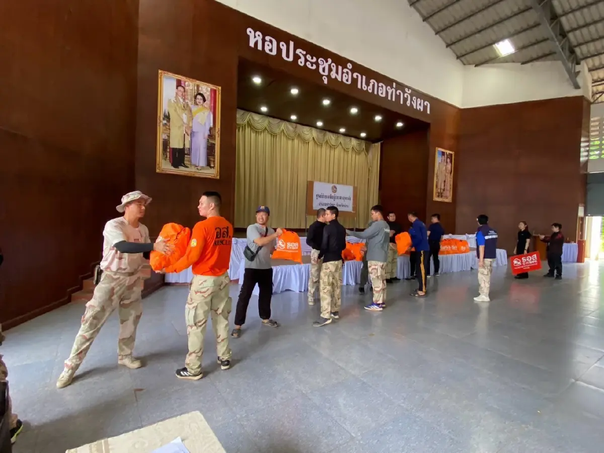 ธอส. ลงพื้นที่มอบถุงยังชีพช่วยผู้ประสบอุทกภัย จ.น่าน