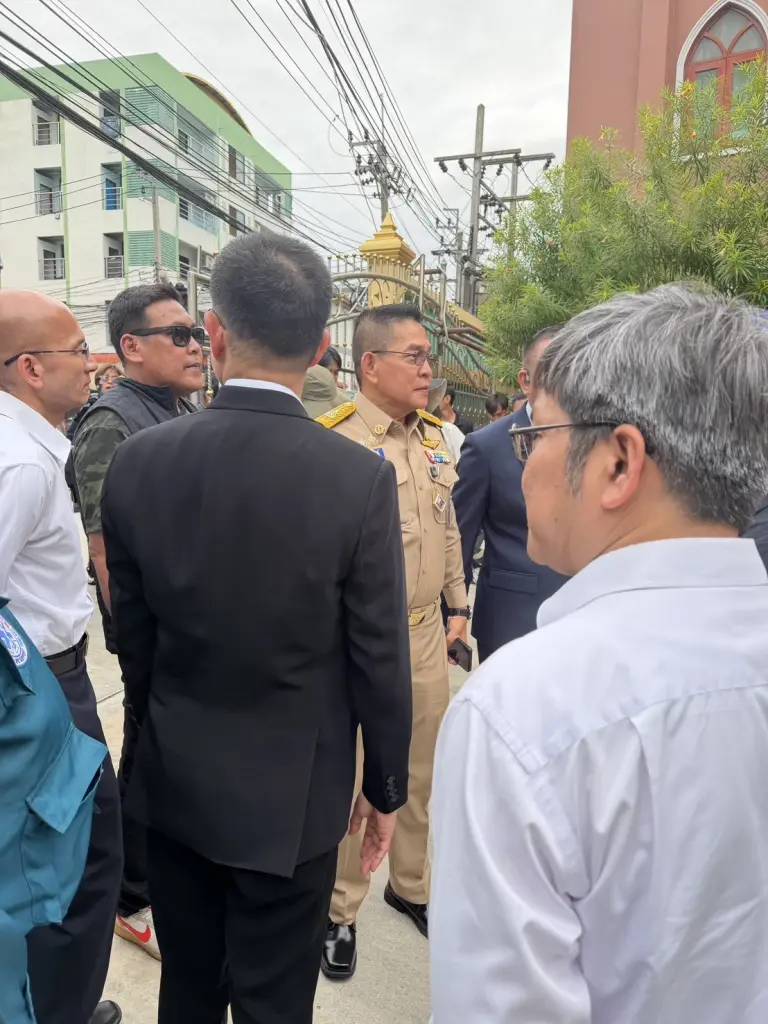 นายราเชน ตระกูลเวียง สส.แบบบัญชีรายชื่อ และหัวหน้าพรรคทางเลือกใหม่ ในฐานะรองประธานคณะกรรมาธิการ (กมธ.) การทหาร