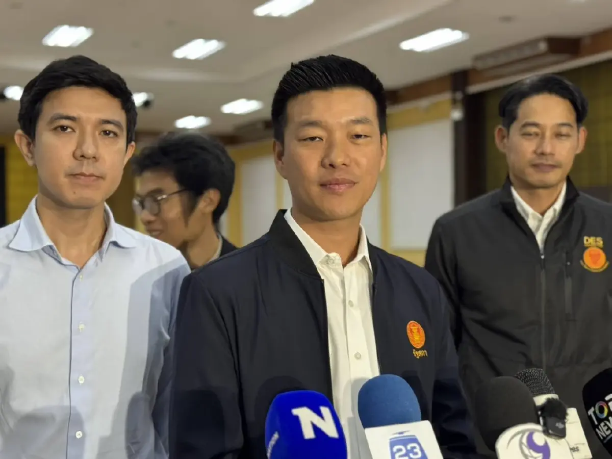 นายณัฐพงษ์ เรืองปัญญาวุฒิ สส.บัญชีรายชื่อ และหัวหน้าพรรคประชาชน ในฐานะผู้นำฝ่ายค้านในสภาผู้แทนราษฎร