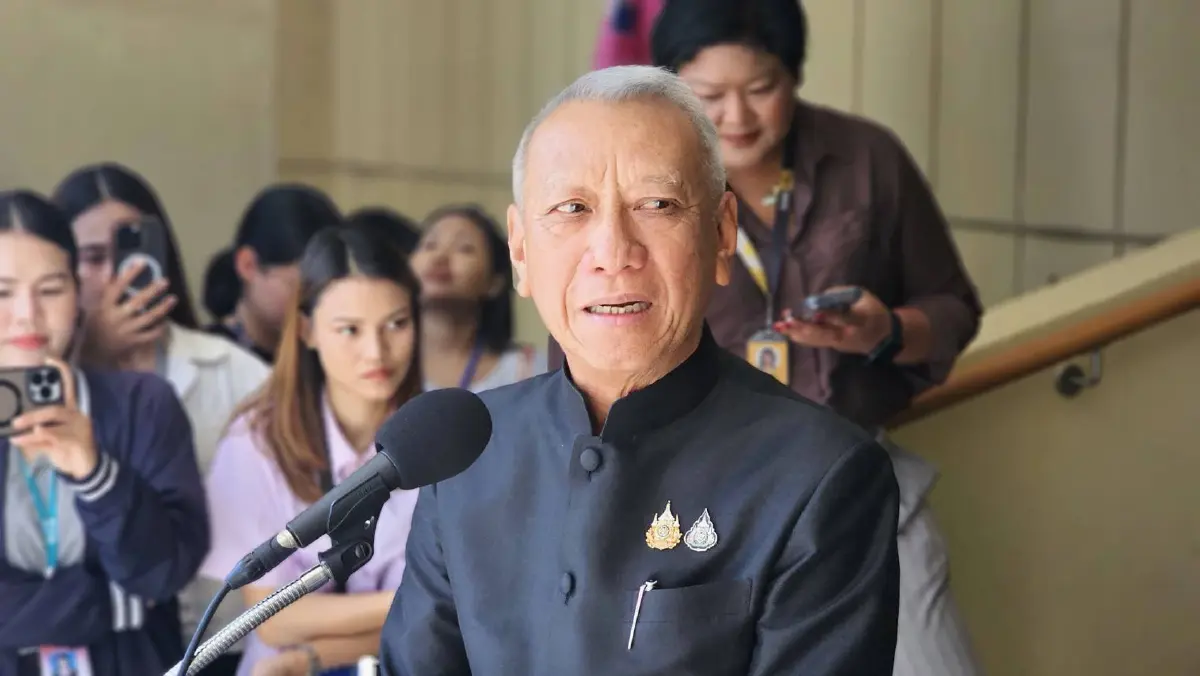 นายพิพัฒน์ รัชกิจประการ รองนายกรัฐมนตรี และรัฐมนตรีว่าการกระทรวงคมนาคม 