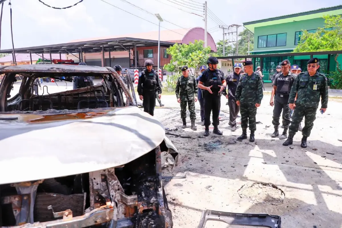 "แม่ทัพ 4" ลุยบาเจาะตรวจจุดเกิดเหตุ! ยืนยัน ฮ. ไม่ได้ยิงประชาชน ชี้คนร้ายป่วนใต้ เพราะโดนกดดันหนัก