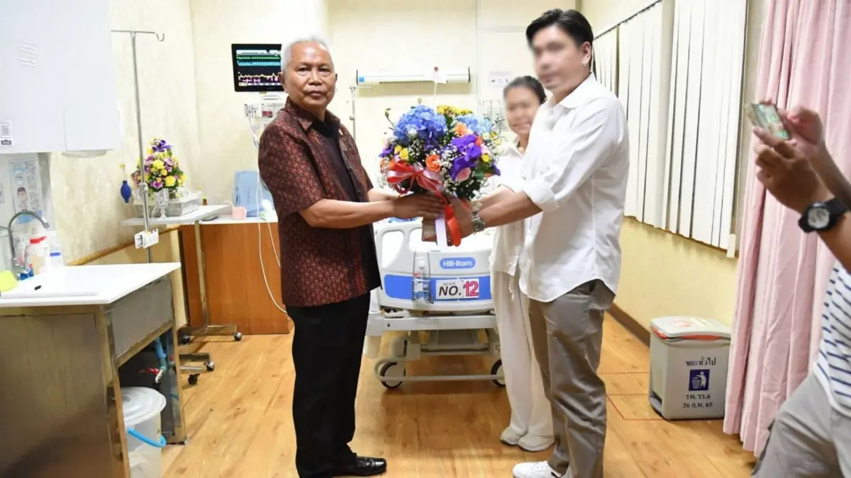 “โสภณ” เยี่ยม นร.ผู้บาดเจ็บ และเคารพศพ 2 ครูผู้เสียชีวิต จากเหตุรุนแรงใน รร.เทพศิรินทร์ นนทบุรี