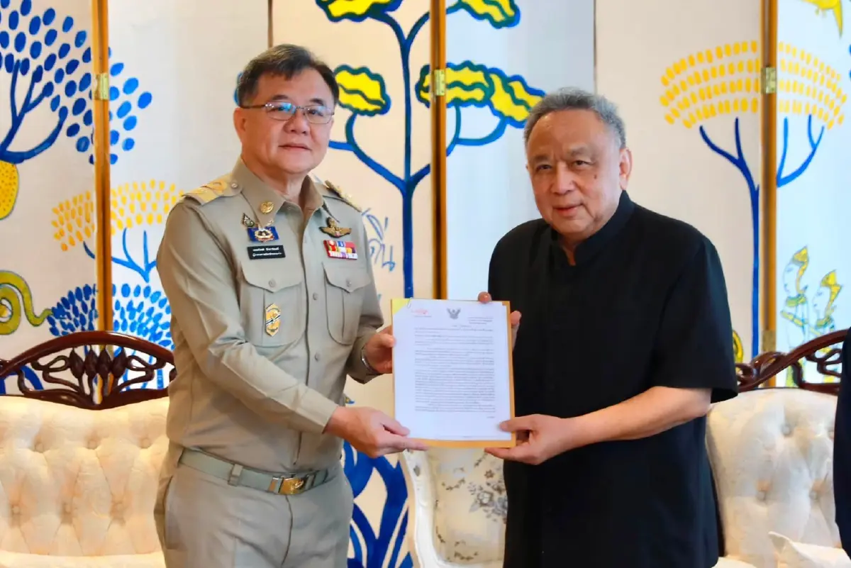 ศาสตราจารย์พิเศษ ธงทอง จันทรางศุ นายกสภามหาวิทยาลัยสุโขทัยธรรมาธิราช และประธานกรรมการคุ้มครองพระพุทธศาสนาแห่งชาติ เข้าพบ นายขจรเกียรติ รักพานิชมณี ผู้ว่าราชการจังหวัดขอนแก่น  เพื่อขอให้คุ้มครองคณะสงฆ์วัดป่าอดุลยาราม และเร่งรัดเปลี่ยนชื่อโฉนดเป็นของวัด