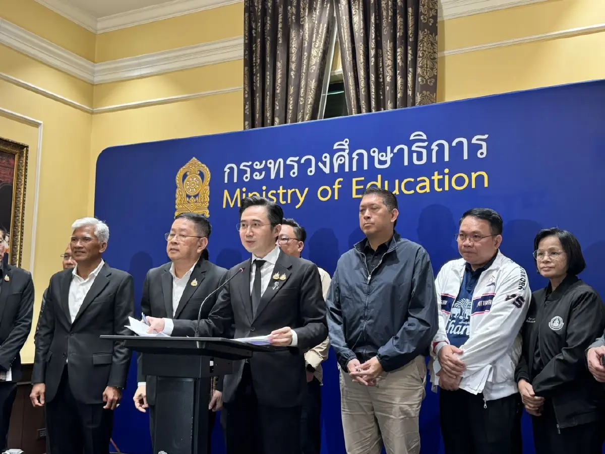 นายยศชนัน วงศ์สวัสดิ์ รองนายกรัฐมนตรีและรัฐมนตรีว่าการกระทรวงการอุดมศึกษา วิทยาศาสตร์ วิจัยและนวัตกรรม ในฐานะกำกับดูแลกระทรวงศึกษาธิการ 