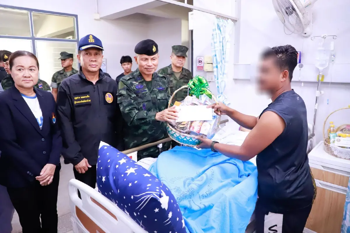"แม่ทัพ 4" รุดเยี่ยม "เหยื่อความรุนแรงภาคใต้" ลั่นความปลอดภัยประชาชนคือภารกิจสำคัญ