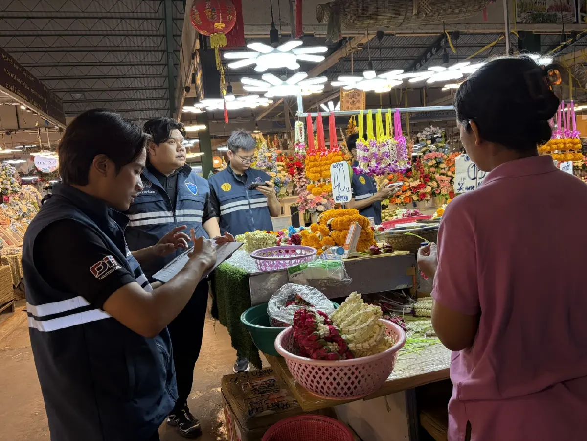 พาณิชย์ลงพื้นที่ปากคลองตลาด เช็คราคามะลิวันแม่ แนะประชาชนเลือกเปรียบเทียบราคา - คุณภาพ