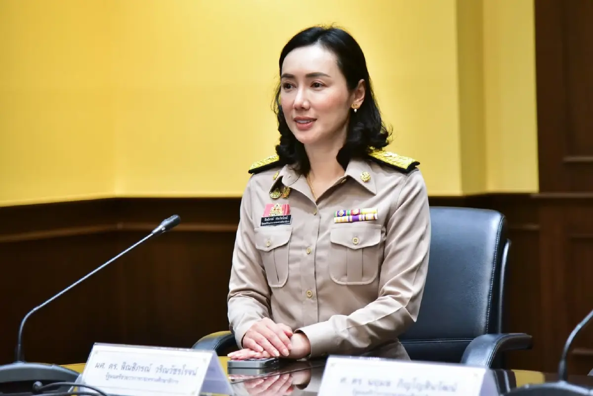 ผศ.ดร.ลิณธิภรณ์ วริณวัชรโรจน์ ผู้ช่วยรัฐมนตรีประจำกระทรวงศึกษาธิการ (ศธ.) 