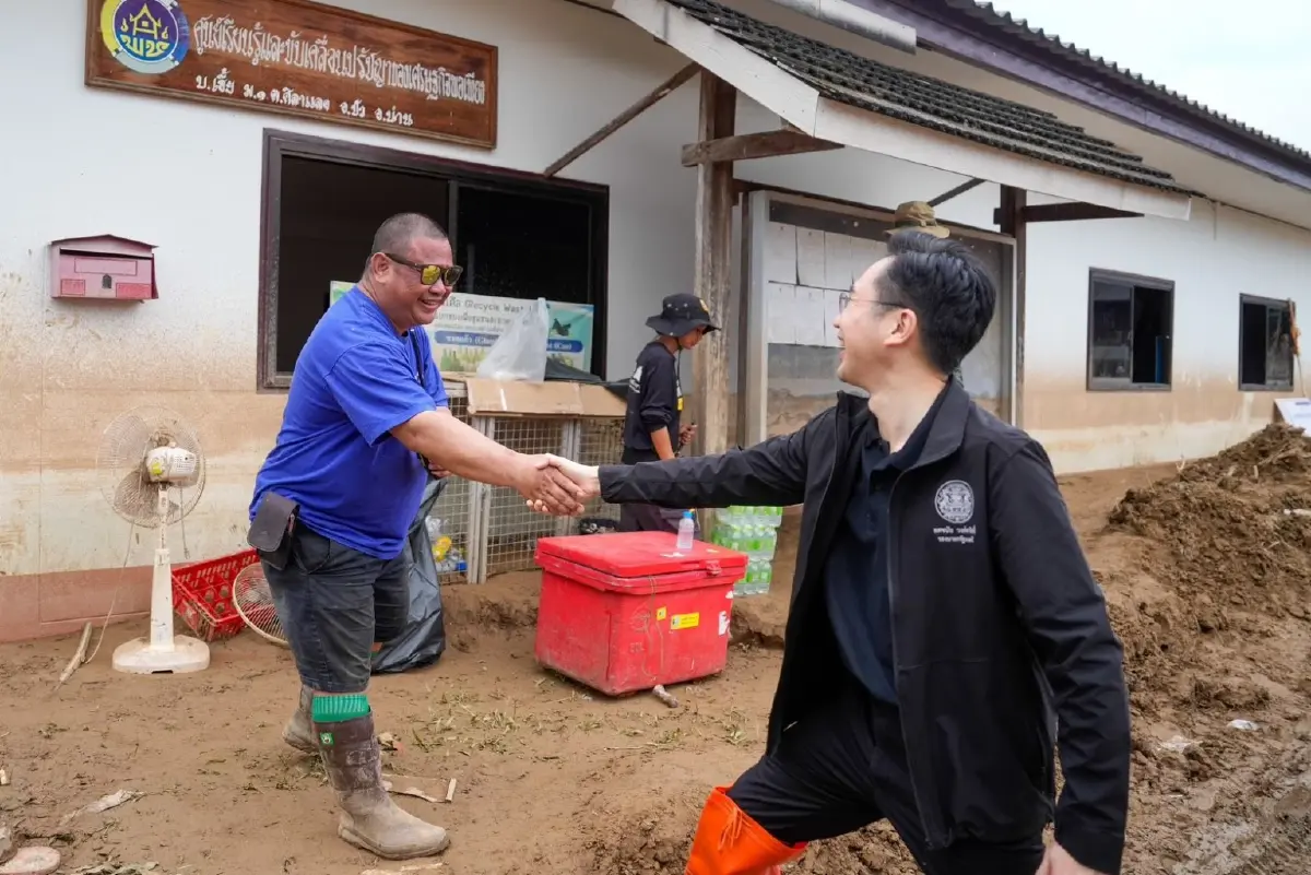 "ยศชนัน" ลุยตรวจฟื้นฟูน่าน เร่งเคลียร์ "โคลน-ขยะ" แจงข่าวเยียวยากลุ่มผู้ประสบภัย