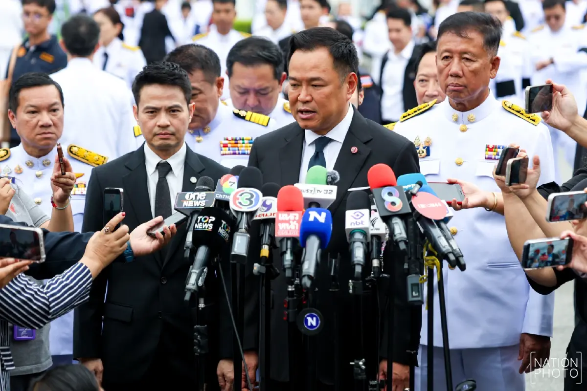 นายอนุทิน ชาญวีรกูล นายกรัฐมนตรีและรัฐมนตรีว่าการกระทรวงมหาดไทย