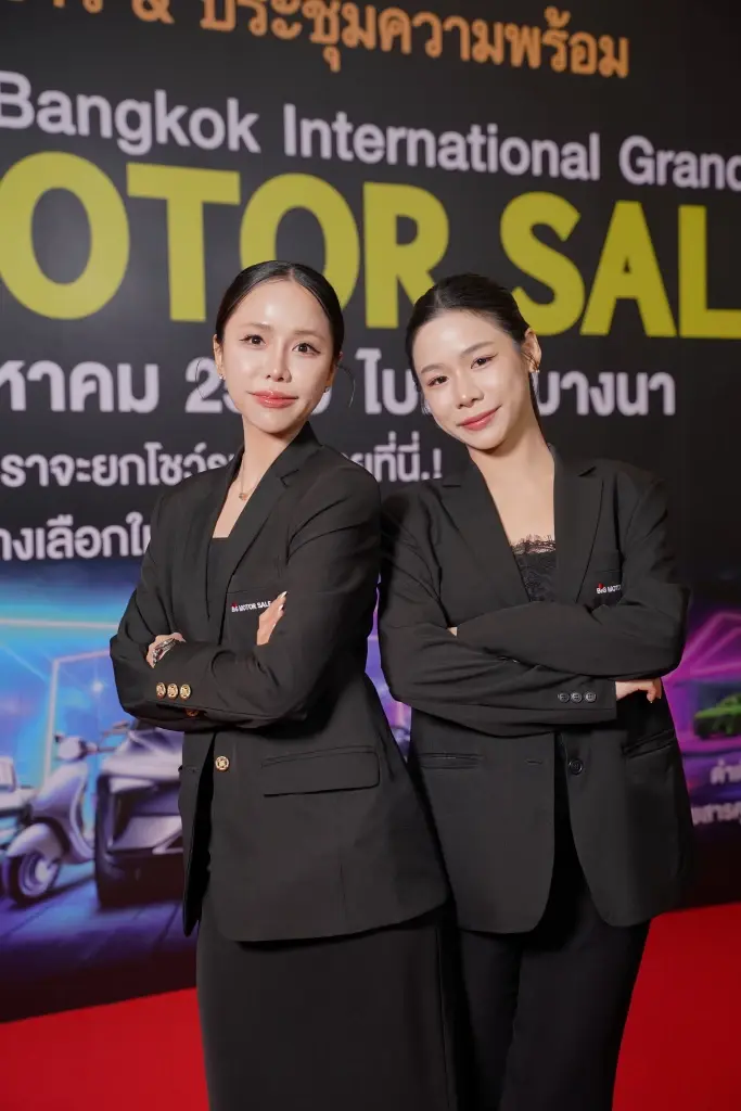 คุณแพรว - จุฑามาศ ขันมณี (ซ้าย) และ คุณพลอย - นพเก้า ขันมณี (ขวา) สองประธานร่วมอำนวยการจัดงาน BIG MOTOR SALE 2026