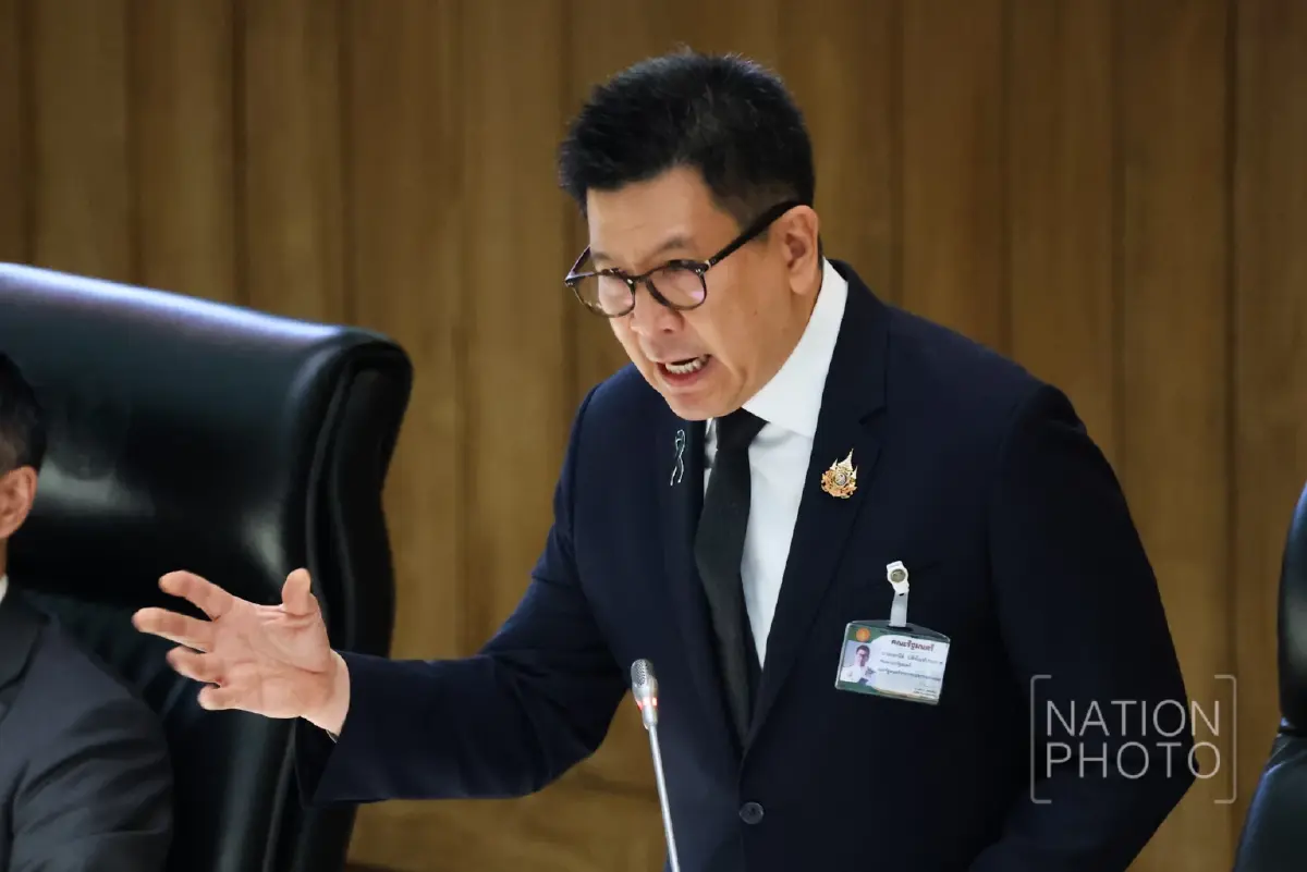 เอกนิติ นิติทัณฑ์ประภาศ รองนายกรัฐมนตรี และ รมว.คลัง
