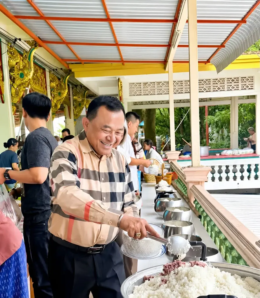 นายชาญ พวงเพ็ชร์ อดีตนายก อบจ.ปทุมธานี