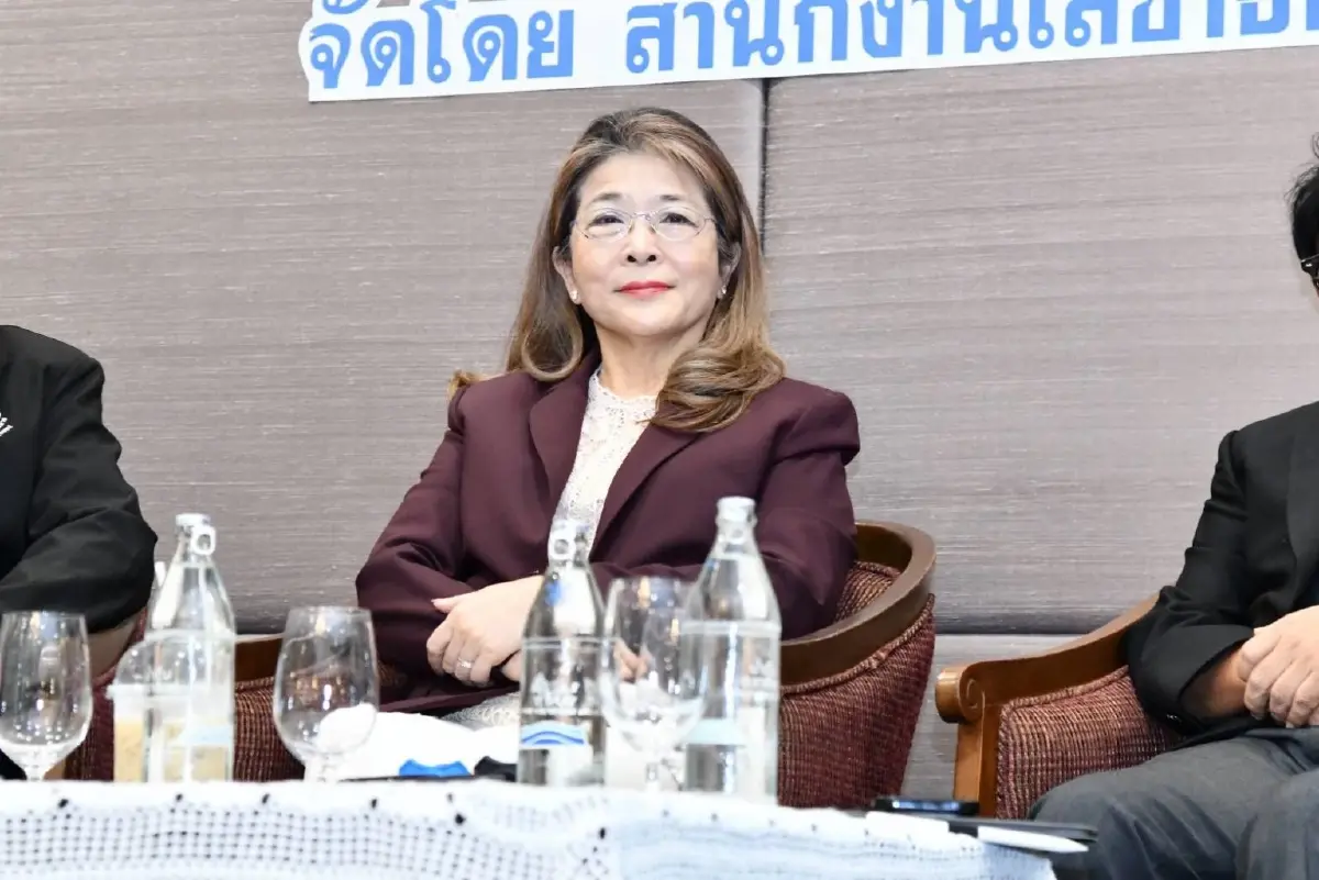 คุณหญิงสุดารัตน์ เกยุราพันธุ์ อดีตหัวหน้าพรรคไทยสร้างไทย