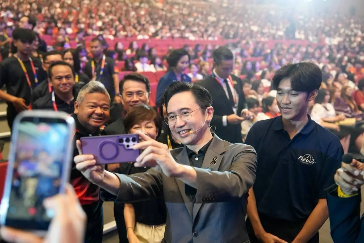 “ยศชนัน” ปลุกพลังเฟรชชี่ มธ. นับพัน ลั่น "ชีวิตนี้ต้องไม่สูญพันธุ์”