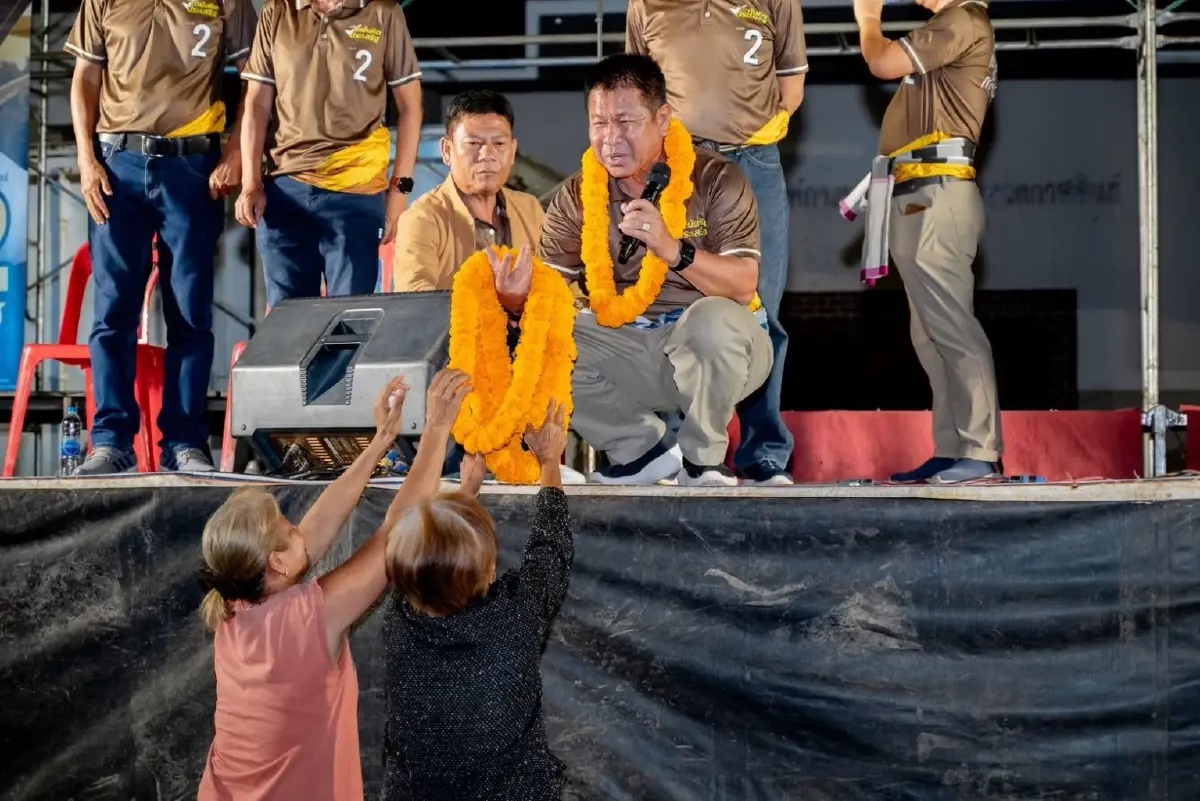 โค้งสุดท้ายเลือกตั้งนายก อบจ.กาฬสินธุ์ “กำนันหิต-ไขมุก” เร่งหาเสียง