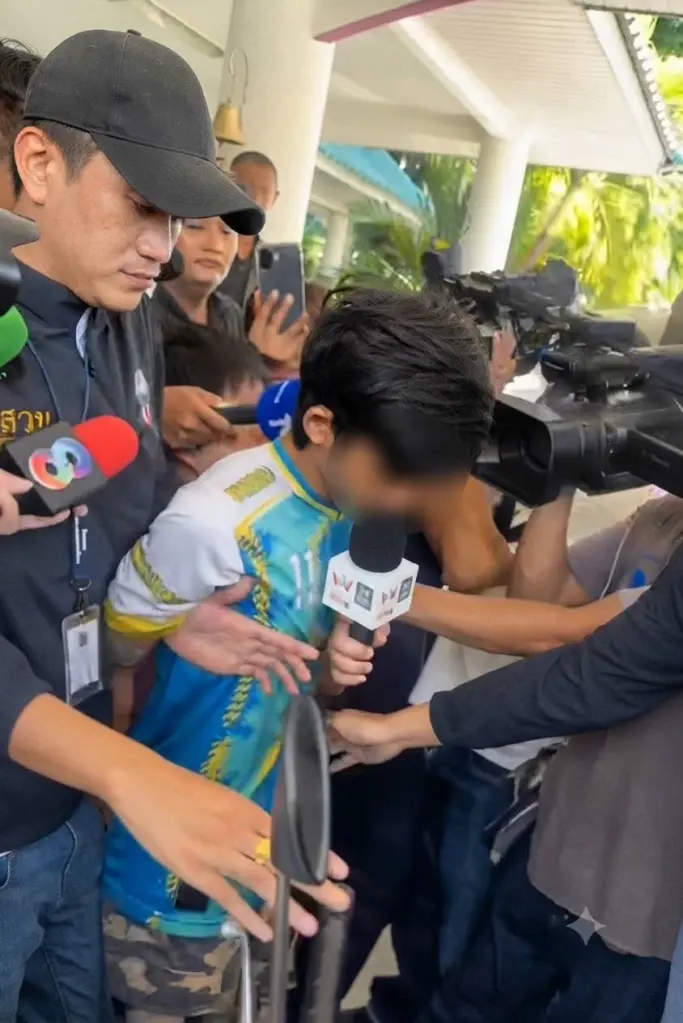 "ฟลุ๊ค" ร่ำไห้ ไม่ได้อยากปลิดชีพใคร อ้าง "ไอ้ป๋อง" บังคับร่วมฆ่า 3 ศพ เพราะมีทั้ง "ระเบิดและปืน" ปฏิเสธรู้เห็นคดี 2 พี่น้องรัสเซีย