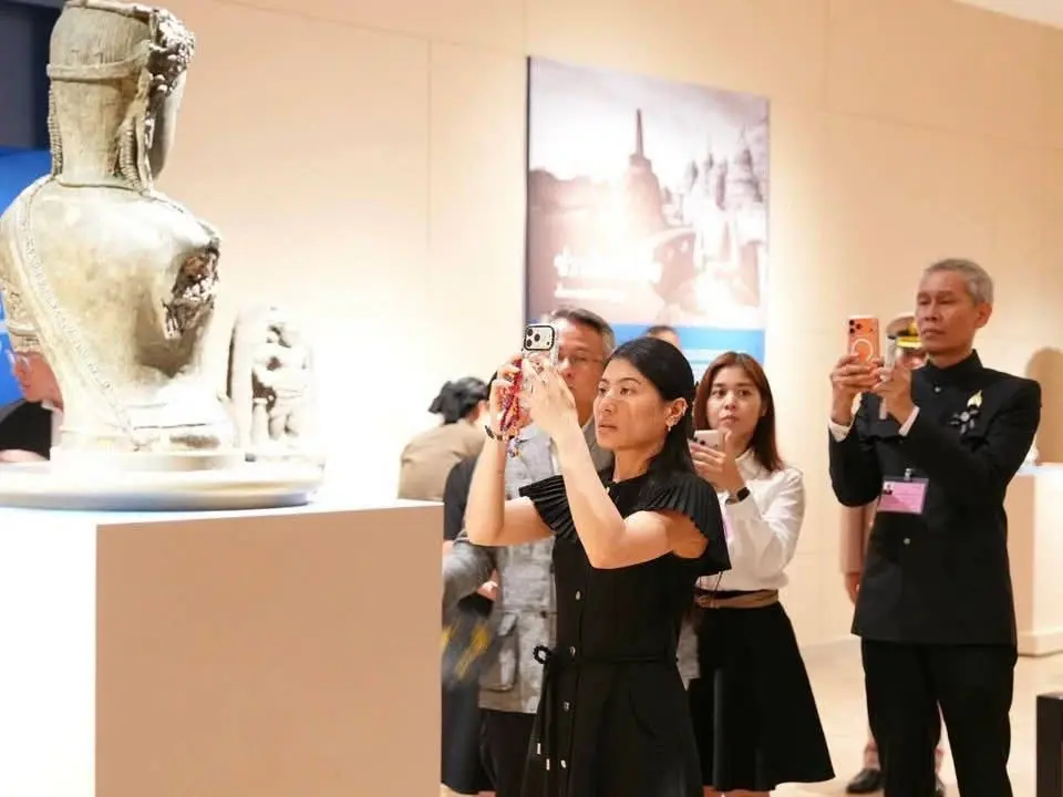 สมเด็จเจ้าฟ้าสิริวัณณวรีฯ เสด็จฯ ทอดพระเนตรนิทรรศการภายในพิพิธภัณฑสถานแห่งชาติ
