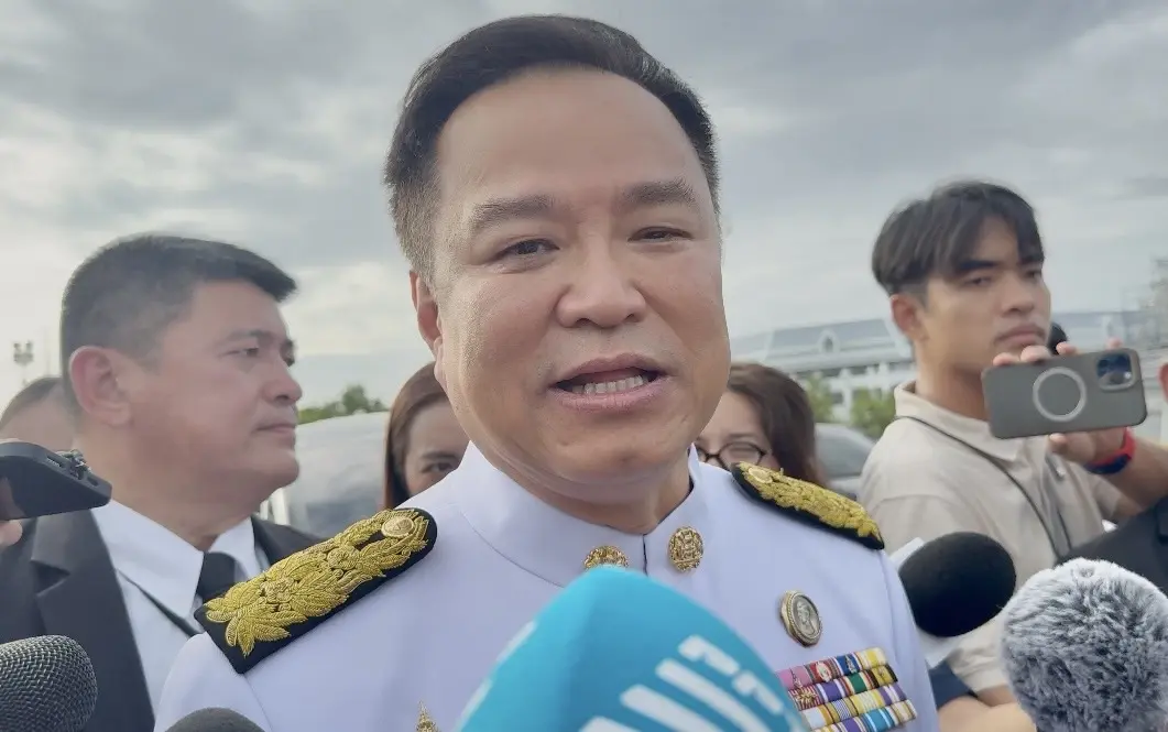 นายอนุทิน ชาญวีรกูล นายกรัฐมนตรี 