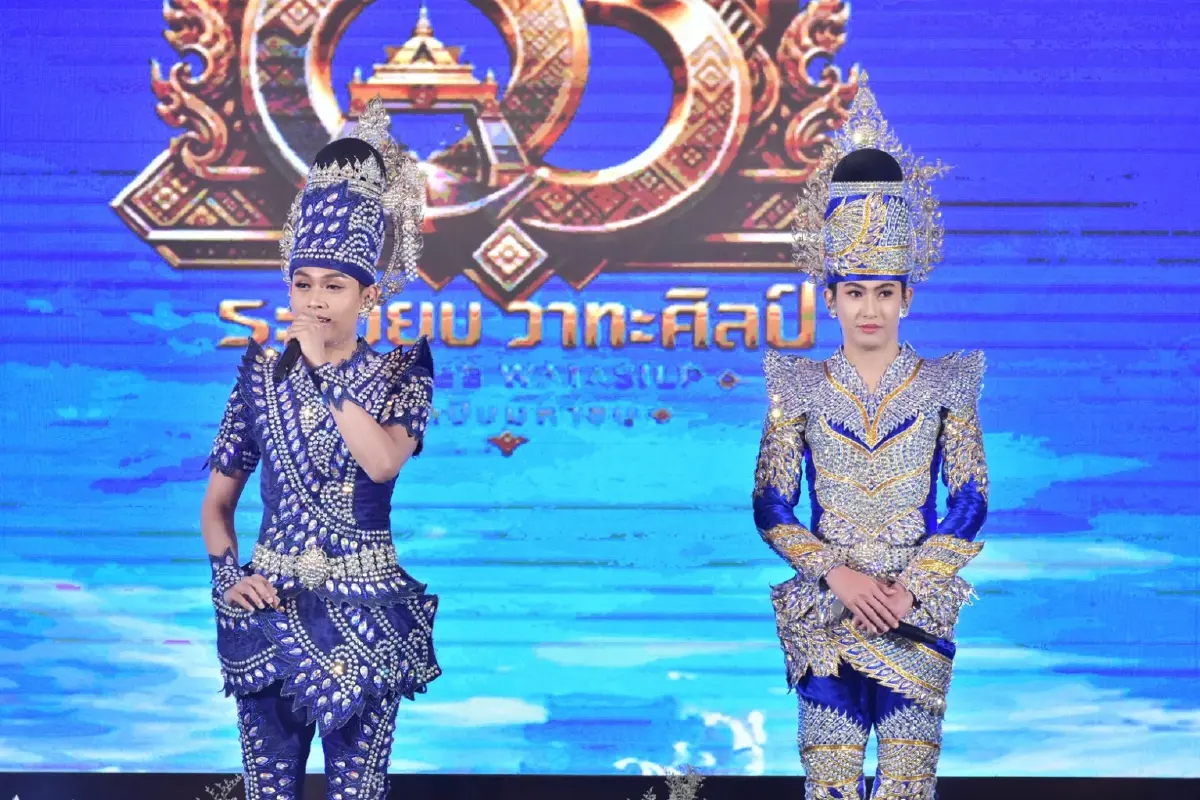รมต.สำนักนายกฯ ชู "ระเบียบวาทะศิลป์" ต้นแบบ กทบ.พ้นหนี้สู่ศิลปิน