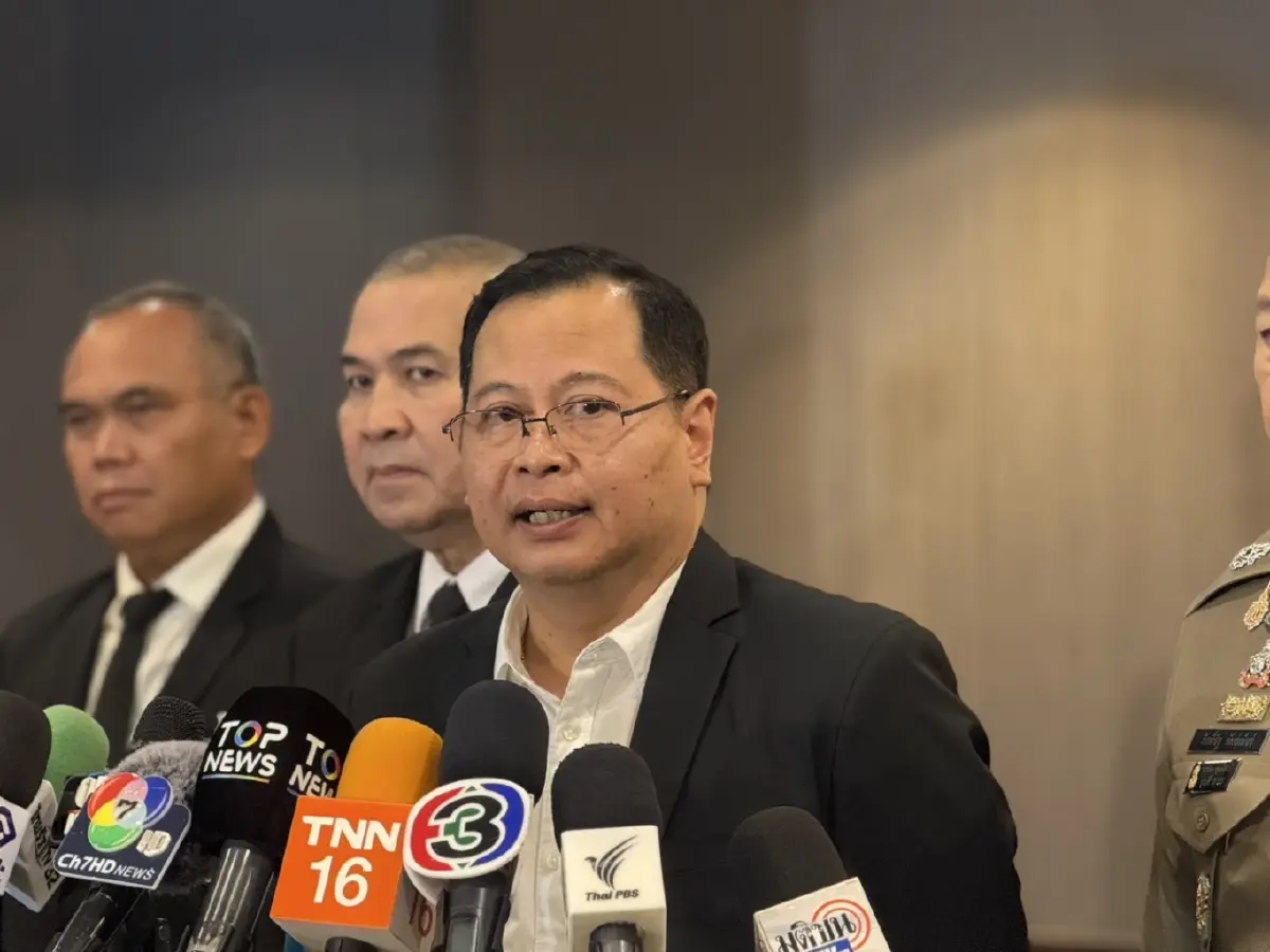 นายปกรณ์ นิลประพันธ์ รองนายกรัฐมนตรี