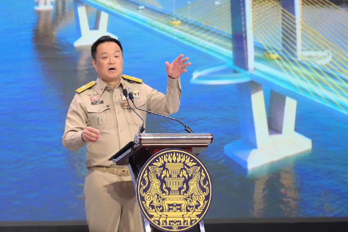 นายอนุทิน ชาญวีรกูล นายกรัฐมนตรีและรัฐมนตรีว่าการกระทรวงมหาดไทย 
