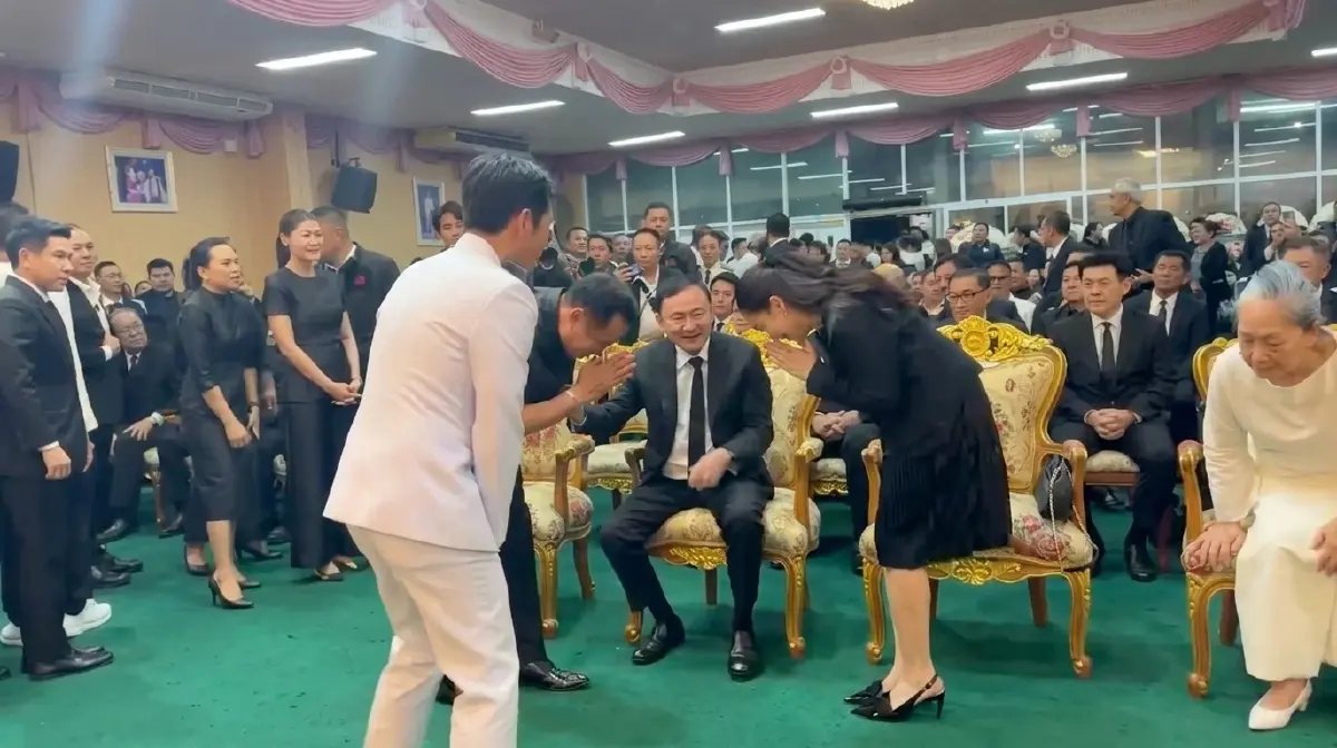4 นายกฯ พบกันครั้งแรก 'อนุทิน-ทักษิณ' งานสวดพระอภิธรรม เกรียง