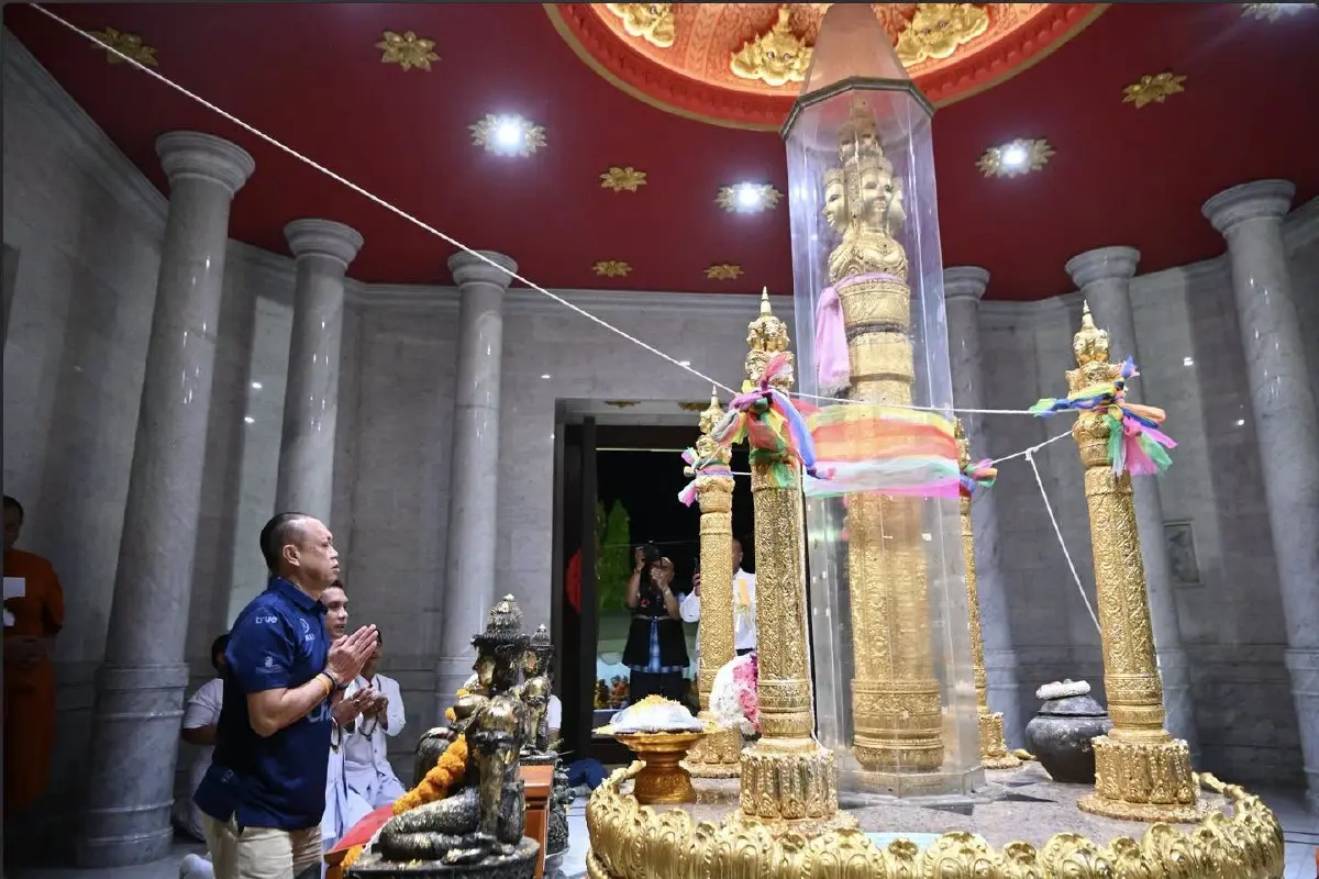 “เนวิน” แจงดรามากางเกงขาสั้น เผยบูชาด้วยหัวใจ ไม่ใช่ด้วยเครื่องแต่งกาย