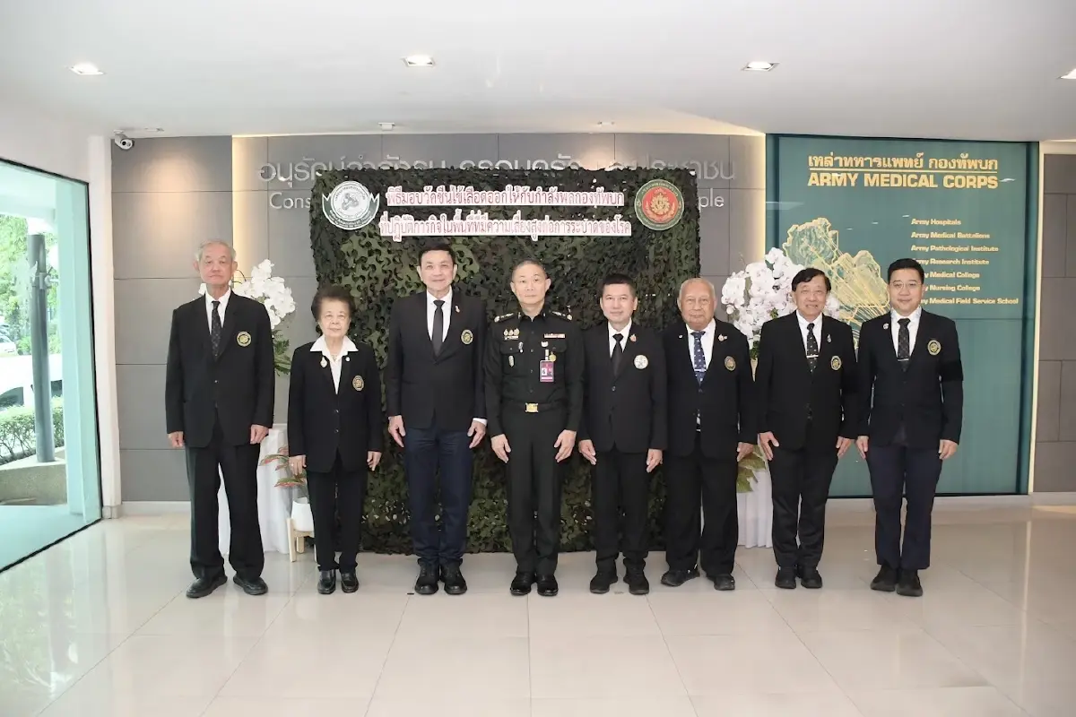 ทหารไทยเสี่ยง! ไข้เลือดออก “เจ้ากรมแพทย์ฯ” รับมอบวัคซีน 2.9 พันโดส จากแพทยสมาคม