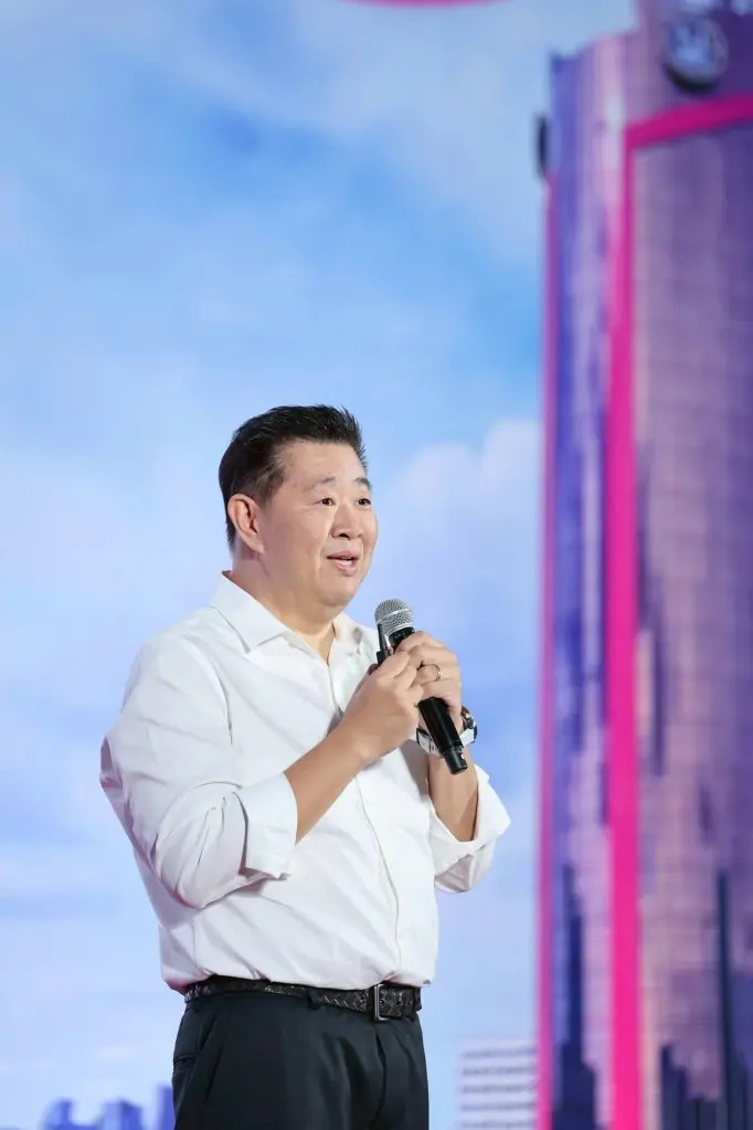 ทรงพล ชีวะปัญญาโรจน์ ผู้อำนวยการธนาคารออมสิน