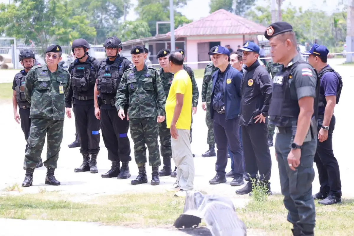 "แม่ทัพ 4" ลุยบาเจาะตรวจจุดเกิดเหตุ! ยืนยัน ฮ. ไม่ได้ยิงประชาชน ชี้คนร้ายป่วนใต้ เพราะโดนกดดันหนัก