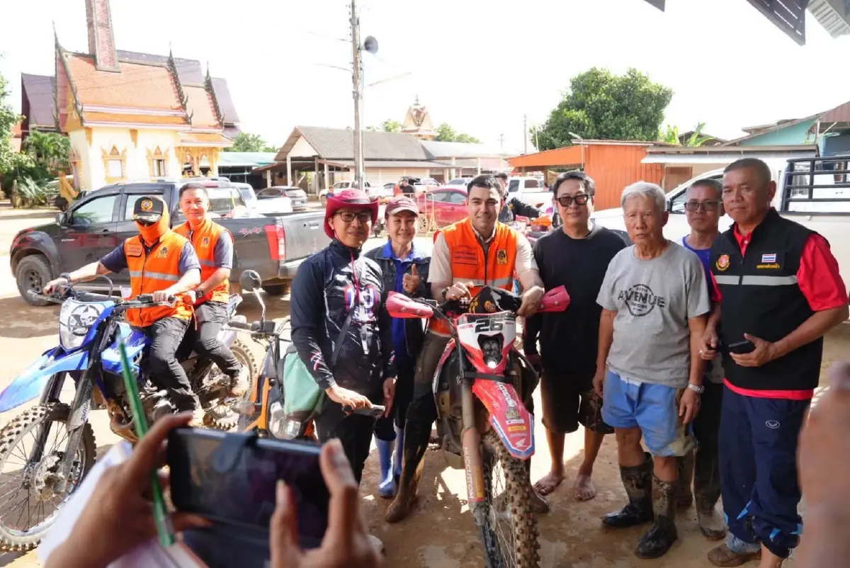 นายเจเศรษฐ์ ไทยเศรษฐ์ รัฐมนตรีช่วยว่าการกระทรวงมหาดไทย 