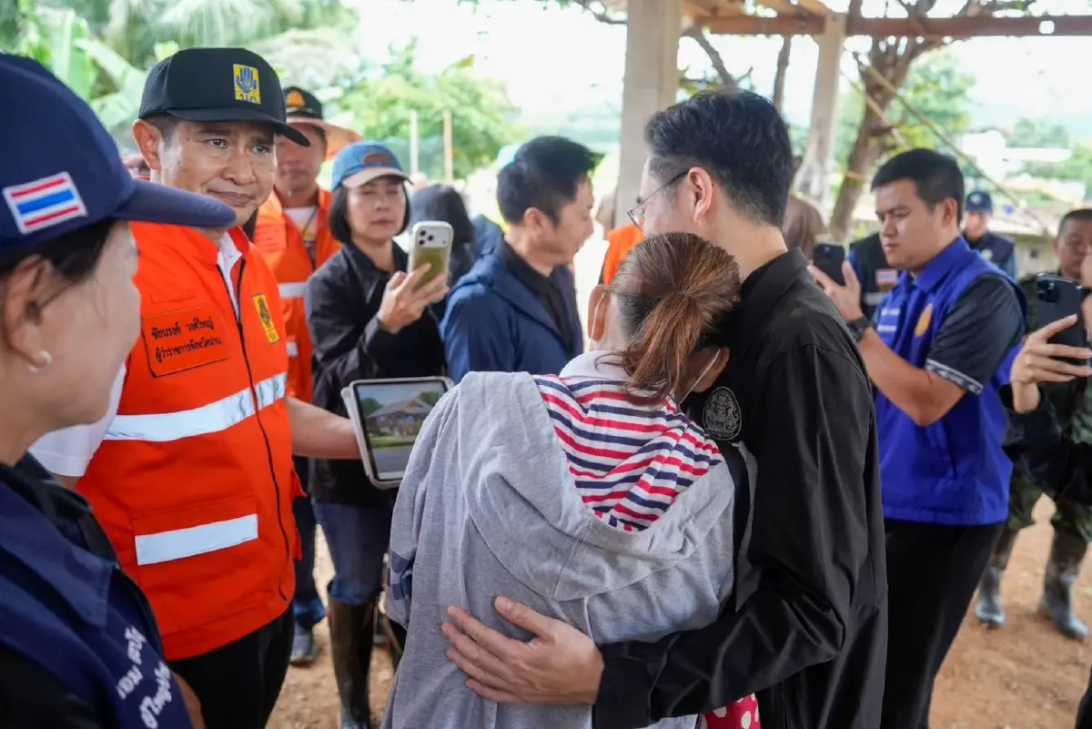 "ยศชนัน" ลุยตรวจฟื้นฟูน่าน เร่งเคลียร์ "โคลน-ขยะ" แจงข่าวเยียวยากลุ่มผู้ประสบภัย