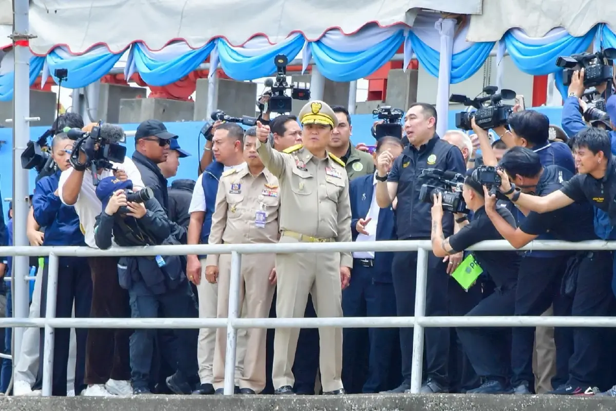 "อนุทิน" นำทีมลุยหาดใหญ่ เร่งซ่อมคลอง ร.1 เสร็จใน 90 วัน รับมือน้ำหลาก