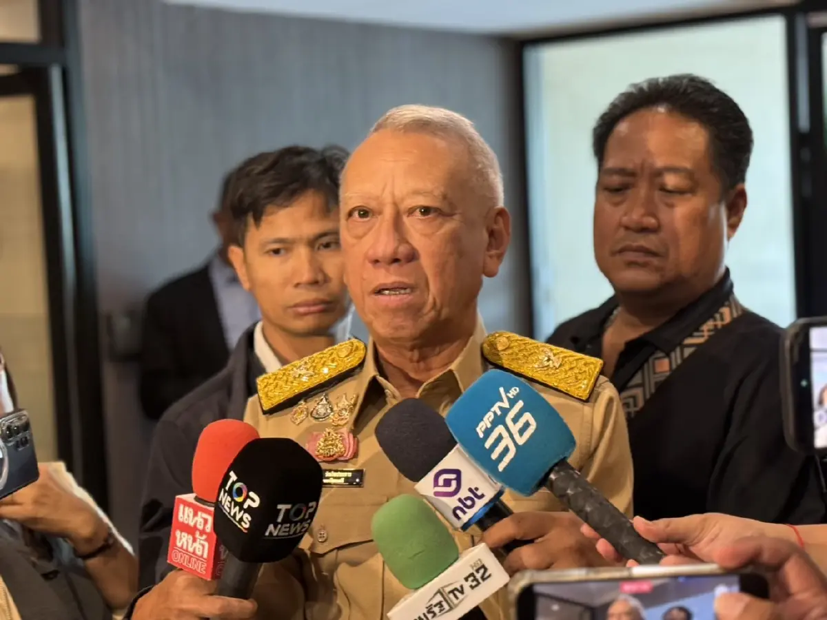 นายพิพัฒน์ รัชกิจประการ รองนายกรัฐมนตรี และรัฐมนตรีว่าการกระทรวงคมนาคม