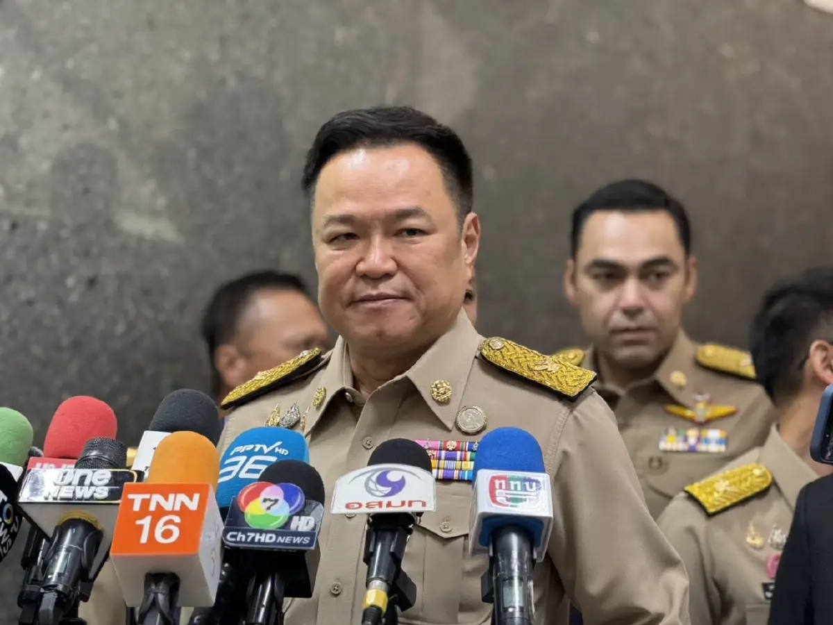 นายอนุทิน ชาญวีรกูล นายกรัฐมนตรีและรัฐมนตรีว่าการกระทรวงมหาดไทย