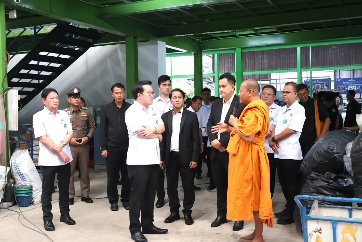 นายฐาปกรณ์ และ นายพัฒนา