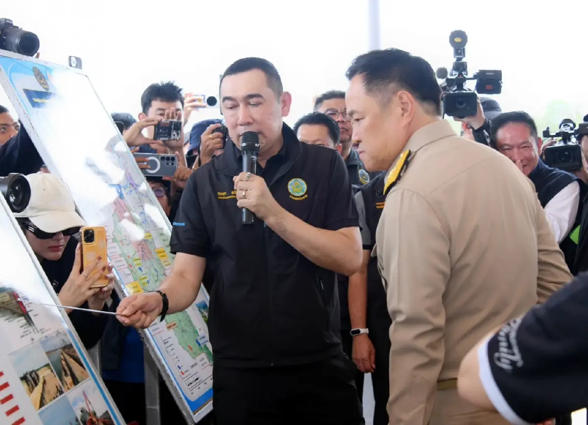 "อนุทิน" นำทีมลุยหาดใหญ่ เร่งซ่อมคลอง ร.1 เสร็จใน 90 วัน รับมือน้ำหลาก