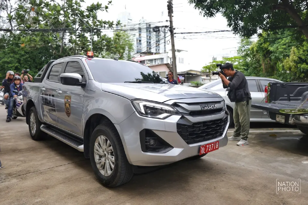 คุม "ฉลอง" ขึ้นรถหุ้มเกราะฝากขังศาลนนทบุรี ก่อนส่งเรือนจำทันที