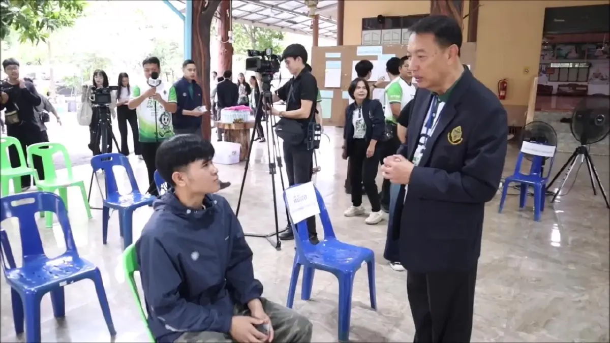 เลือกตั้งซ่อม สส.อุดรธานี เขต 3 คึกคัก! หนุ่มวัย 19 ปี ตื่นเช้ามาใช้สิทธิคนแรก กกต. เผย รู้ผลอย่างไม่เป็นทางการไม่เกิน 2 ทุ่ม